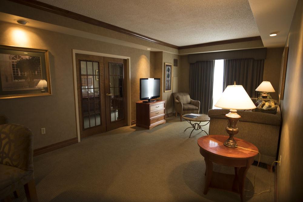Hotel Topeka At City Center Eksteriør billede